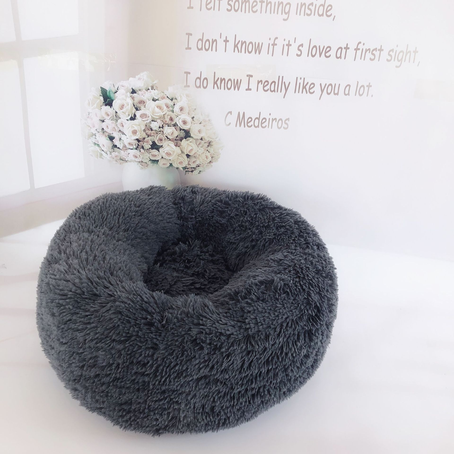 Luxury Plush Pet Nest Soft Warm Cozy Bed for Dogs & Cats