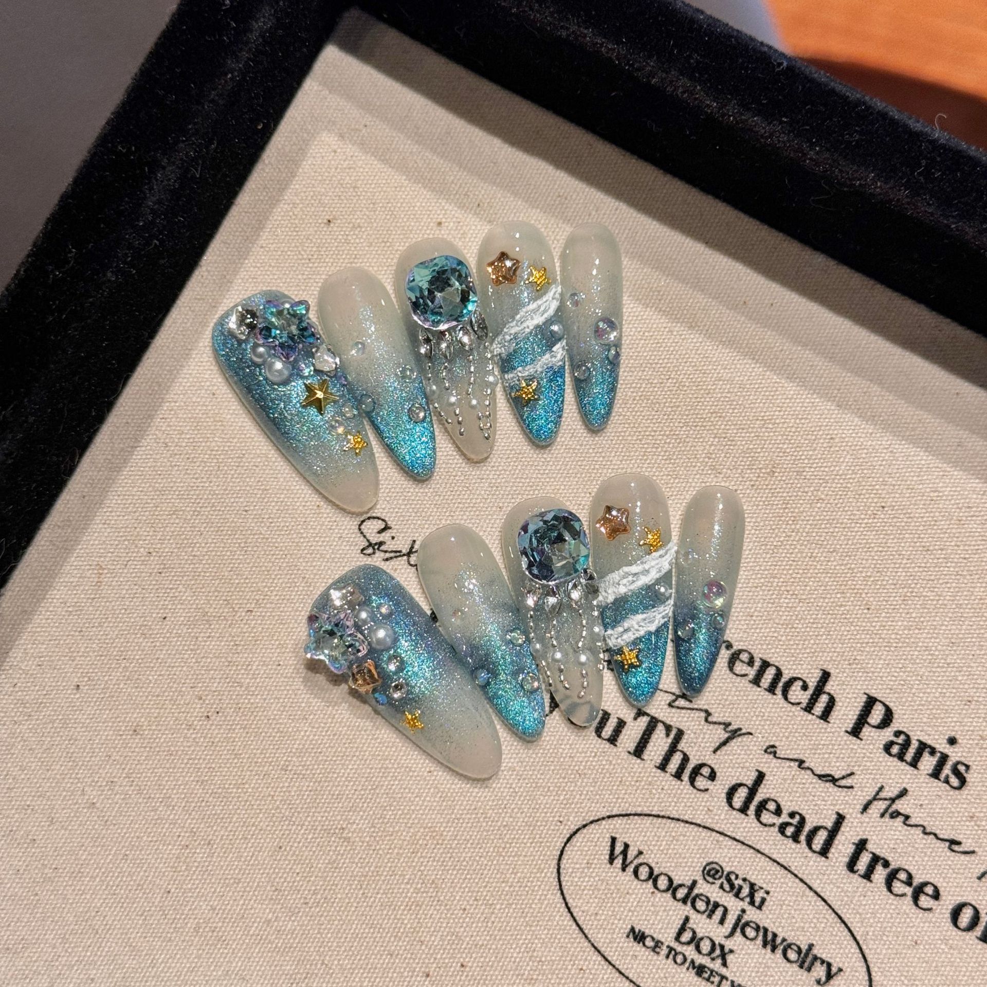 Angel Feather Haze Blue Gray Cat Eye Shiny Press On Nails