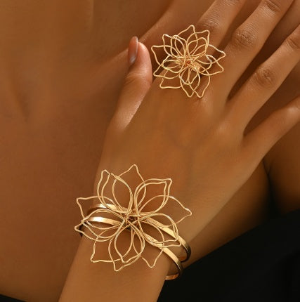 Luxury Women Jewelry Set Ring Bracelet Geometric Floral Design